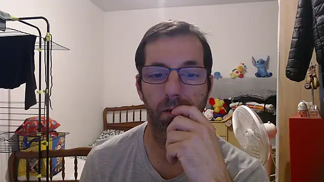 Snapshot of steph19x5 chatting on 11/10/25, 04:39 steph19x5 online show from 11/10/25, 04:39