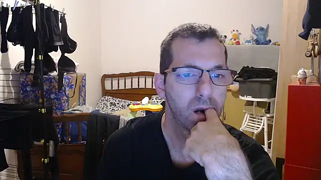 Snapshot of steph19x5 chatting on 12/18/25, 05:12 steph19x5 online show from 12/18/25, 05:12