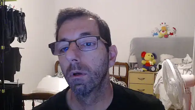 Snapshot of steph19x5 chatting on 10/09/25, 06:25 steph19x5 online show from 10/09/25, 06:25