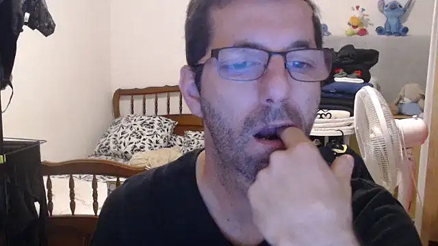 Snapshot of steph19x5 chatting on 11/02/25, 06:18 steph19x5 online show from 11/02/25, 06:18