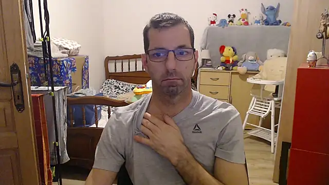 Snapshot of steph19x5 chatting on 12/17/25, 06:51 steph19x5 online show from 12/17/25, 06:51