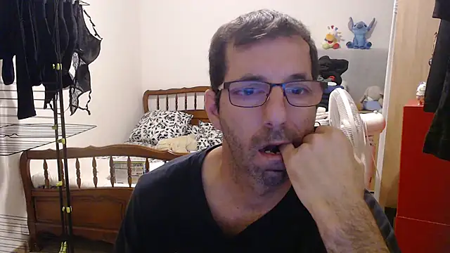 Snapshot of steph19x5 chatting on 10/31/25, 05:59 steph19x5 online show from 10/31/25, 05:59