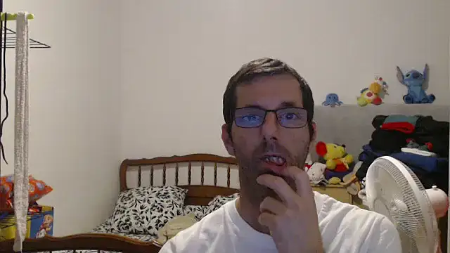 Snapshot of steph19x5 chatting on 11/05/25, 04:10 steph19x5 online show from 11/05/25, 04:10