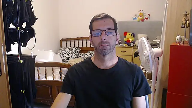 Snapshot of steph19x5 chatting on 10/12/25, 07:43 steph19x5 online show from 10/12/25, 07:43