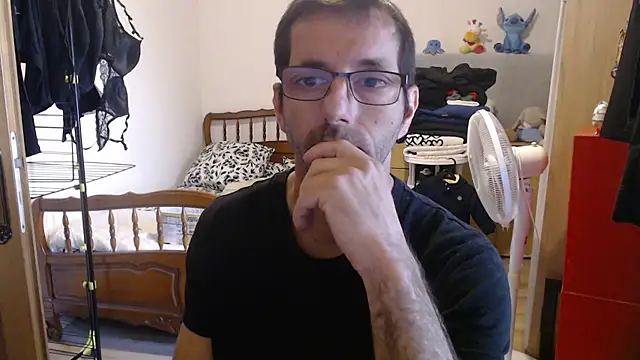 Snapshot of steph19x5 chatting on 10/30/25, 10:13 steph19x5 online show from 10/30/25, 10:13