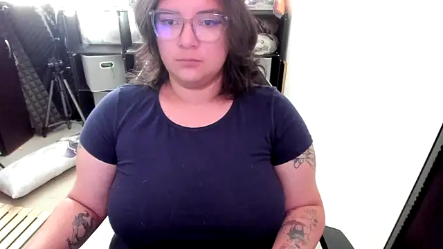 Snapshot of aika-dreams chatting on 12/04/25, 01:21 aika-dreams online show from 12/04/25, 01:21