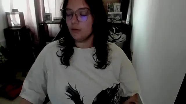 Snapshot of aika-dreams chatting on 05/25/26, 02:05 aika-dreams online show from 05/25/26, 02:05