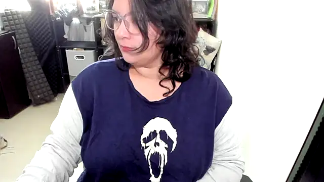 Snapshot of aika-dreams chatting on 10/29/25, 12:48 aika-dreams online show from 10/29/25, 12:48