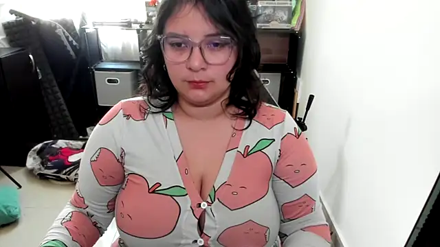 Snapshot of aika-dreams chatting on 11/18/25, 01:03 aika-dreams online show from 11/18/25, 01:03