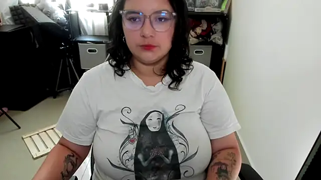 Snapshot of aika-dreams chatting on 11/11/25, 01:50 aika-dreams online show from 11/11/25, 01:50