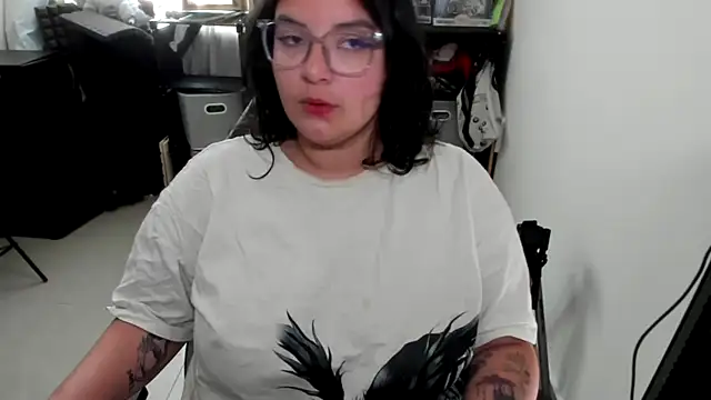 Snapshot of aika-dreams chatting on 11/06/25, 01:26 aika-dreams online show from 11/06/25, 01:26