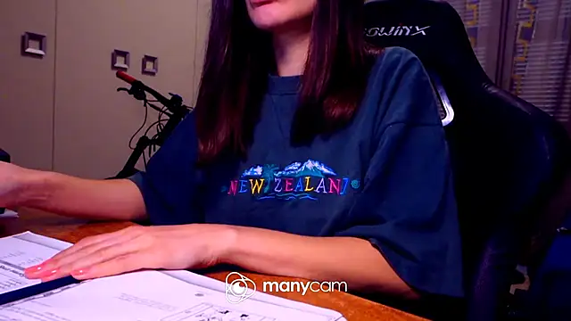 Snapshot of GodlyTheia chatting on 03/12/25, 11:43 GodlyTheia online show from 03/12/25, 11:43