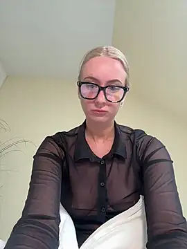 Snapshot of CutieEmy chatting on 05/12/26, 04:13 CutieEmy online show from 05/12/26, 04:13