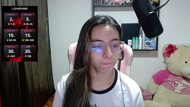 Snapshot of Maggie_Fox3 chatting on 03/04/25, 01:01 Maggie Fox3 online show from 03/04/25, 01:01