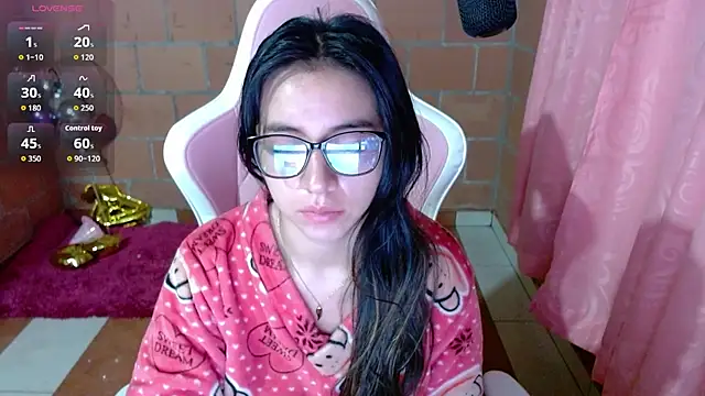 Snapshot of Maggie_Fox3 chatting on 06/22/26, 01:44 Maggie Fox3 online show from 06/22/26, 01:44