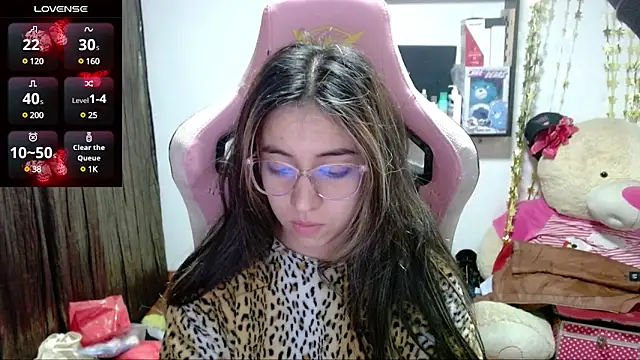 Snapshot of Maggie_Fox3 chatting on 02/15/25, 04:14 Maggie Fox3 online show from 02/15/25, 04:14