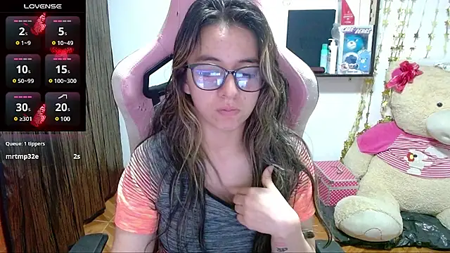 Snapshot of Maggie_Fox3 chatting on 03/18/25, 02:29 Maggie Fox3 online show from 03/18/25, 02:29