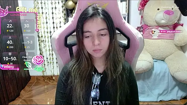 Snapshot of Maggie_Fox3 chatting on 10/03/25, 01:31 Maggie Fox3 online show from 10/03/25, 01:31