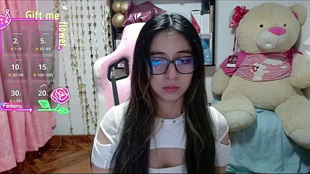 Maggie Fox3 online show from 10/27/25, 03:07