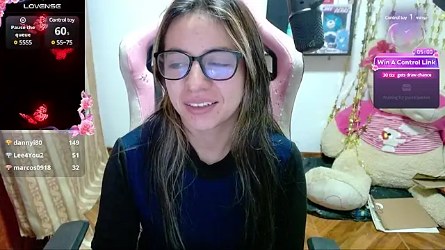 Snapshot of Maggie_Fox3 chatting on 02/01/25, 06:43 Maggie Fox3 online show from 02/01/25, 06:43