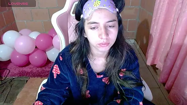 Snapshot of Maggie_Fox3 chatting on 06/14/26, 02:35 Maggie Fox3 online show from 06/14/26, 02:35