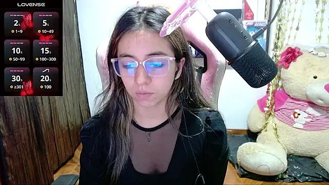 Snapshot of Maggie_Fox3 chatting on 02/17/25, 01:36 Maggie Fox3 online show from 02/17/25, 01:36