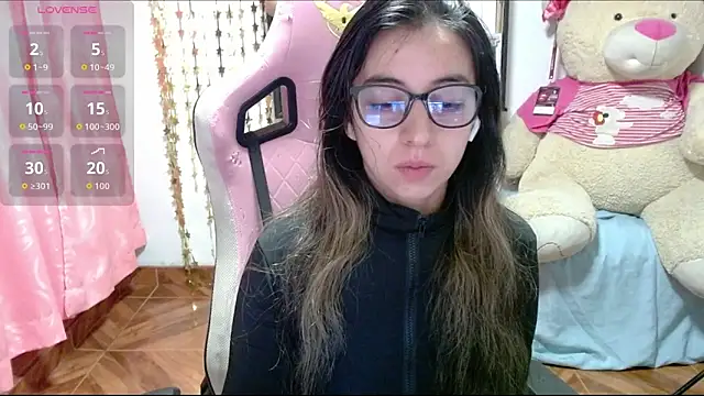 Maggie Fox3 online show from 10/24/25, 01:48