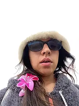 Maggie Fox3 online show from 04/13/26, 04:33