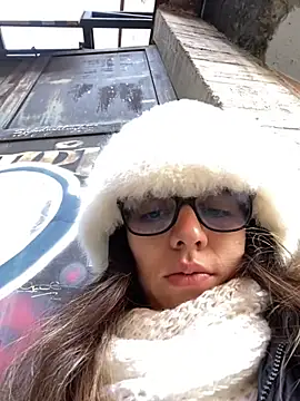 Maggie Fox3 online show from 04/12/26, 09:07