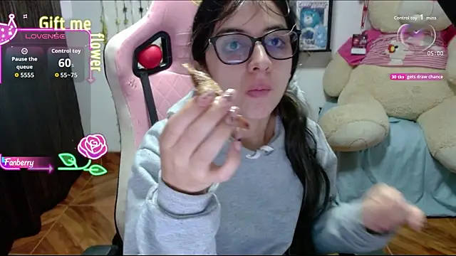 Snapshot of Maggie_Fox3 chatting on 09/14/25, 02:34 Maggie Fox3 online show from 09/14/25, 02:34