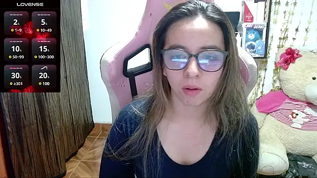Snapshot of Maggie_Fox3 chatting on 03/23/25, 01:53 Maggie Fox3 online show from 03/23/25, 01:53