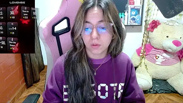 Snapshot of Maggie_Fox3 chatting on 02/18/25, 01:32 Maggie Fox3 online show from 02/18/25, 01:32