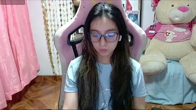 Maggie Fox3 online show from 10/23/25, 02:10