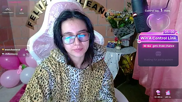 Snapshot of Maggie_Fox3 chatting on 06/07/26, 01:11 Maggie Fox3 online show from 06/07/26, 01:11