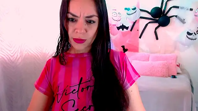 Snapshot of LATINGODDESS_X chatting on 10/29/25, 03:00 LATINGODDESS X online show from 10/29/25, 03:00