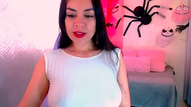 Snapshot of LATINGODDESS_X chatting on 10/06/25, 02:29 LATINGODDESS X online show from 10/06/25, 02:29