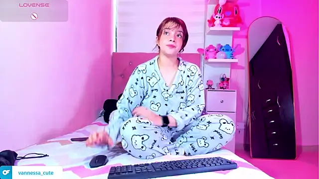 Snapshot of Vannessa__Shy chatting on 02/01/26, 02:15 Vannessa Shy online show from 02/01/26, 02:15