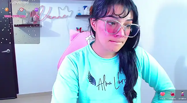 Snapshot of Vannessa__Shy chatting on 02/19/25, 08:52 Vannessa  Shy online show from 02/19/25, 08:52