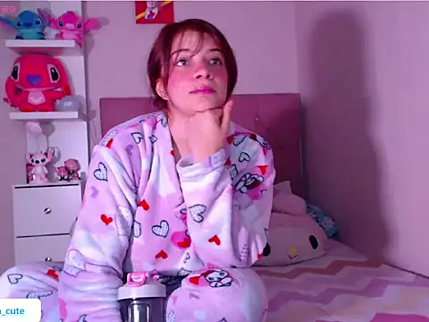 Snapshot of Vannessa__Shy chatting on 01/09/26, 08:10 Vannessa Shy online show from 01/09/26, 08:10