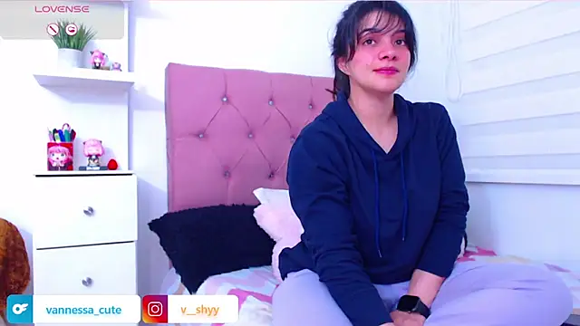 Snapshot of Vannessa__Shy chatting on 09/10/25, 10:53 Vannessa  Shy online show from 09/10/25, 10:53