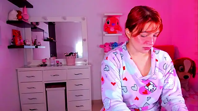 Snapshot of Vannessa__Shy chatting on 06/12/26, 01:20 Vannessa Shy online show from 06/12/26, 01:20
