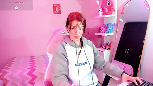 Snapshot of Vannessa__Shy chatting on 02/12/26, 10:31 Vannessa Shy online show from 02/12/26, 10:31