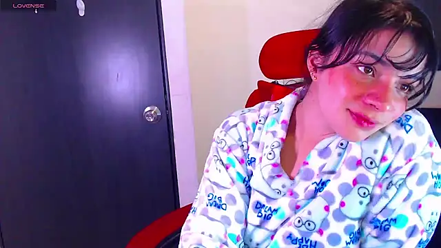 Snapshot of Vannessa__Shy chatting on 10/13/25, 10:54 Vannessa  Shy online show from 10/13/25, 10:54