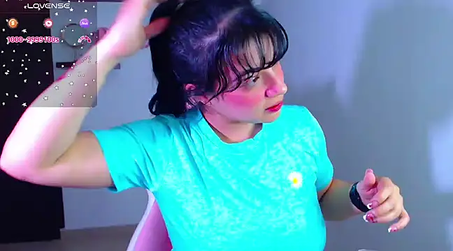 Snapshot of Vannessa__Shy chatting on 02/25/25, 12:25 Vannessa  Shy online show from 02/25/25, 12:25