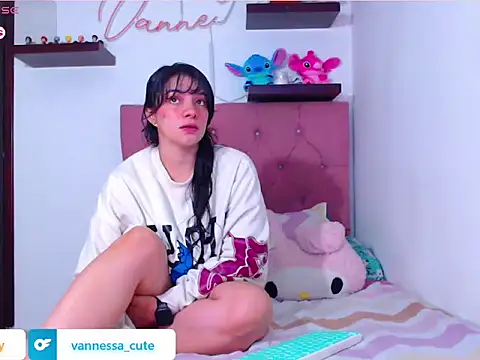 Snapshot of Vannessa__Shy chatting on 10/26/25, 10:21 Vannessa  Shy online show from 10/26/25, 10:21