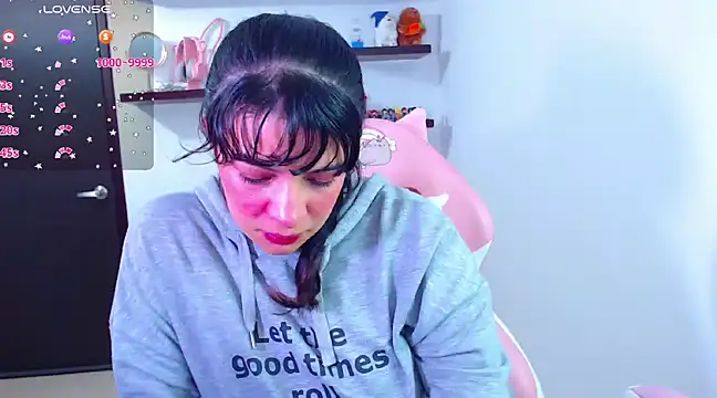 Snapshot of Vannessa__Shy chatting on 02/11/25, 10:07 Vannessa  Shy online show from 02/11/25, 10:07