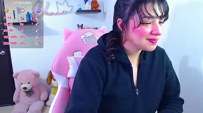 Snapshot of Vannessa__Shy chatting on 03/05/25, 11:16 Vannessa  Shy online show from 03/05/25, 11:16