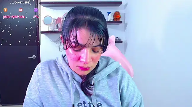 Snapshot of Vannessa__Shy chatting on 02/05/25, 08:14 Vannessa  Shy online show from 02/05/25, 08:14