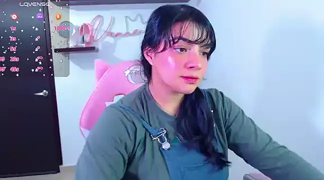 Snapshot of Vannessa__Shy chatting on 02/09/25, 09:28 Vannessa  Shy online show from 02/09/25, 09:28