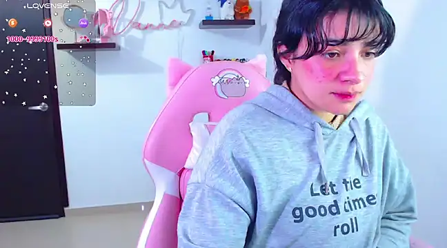 Snapshot of Vannessa__Shy chatting on 02/22/25, 03:58 Vannessa  Shy online show from 02/22/25, 03:58